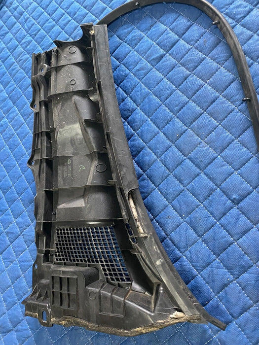 2017-2019 NISSAN 370Z PASSENGER WINDSHIELD COWL VENT 66862-1EA0A