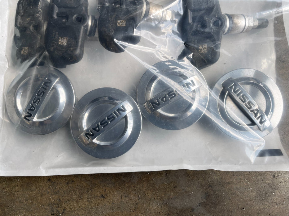 2010 NISSAN 370Z GENUINE SPORT OEM WHEEL CENTER CAPS W/ TPMS SENSORS 2009-2020