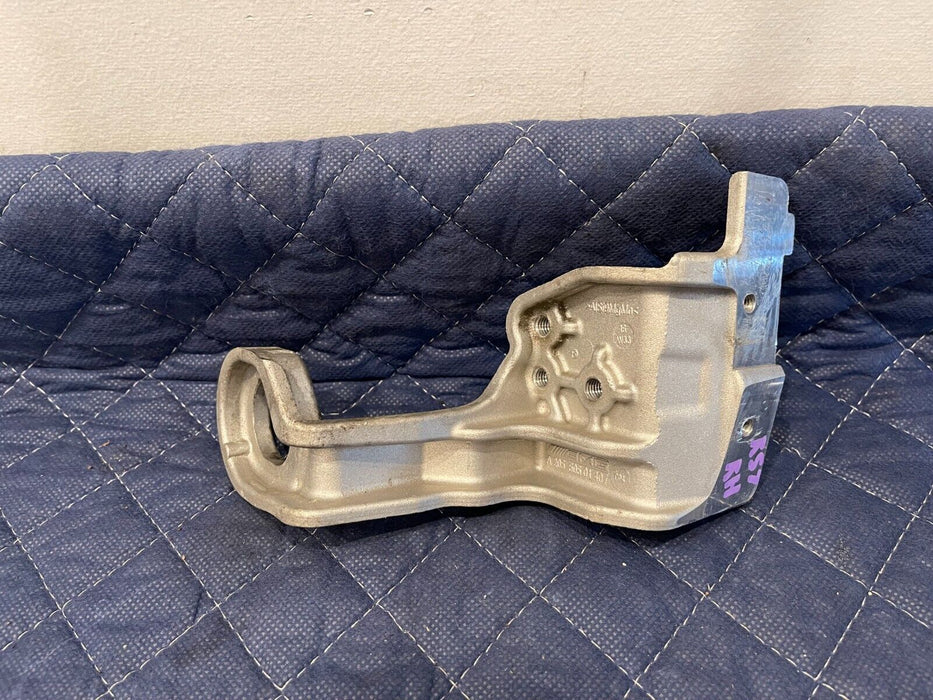 2017 MERCEDES-BENZ C63 AMG CONVERTIBLE PASSENGER RIGHT BRACKET OEM 205 505 01 40