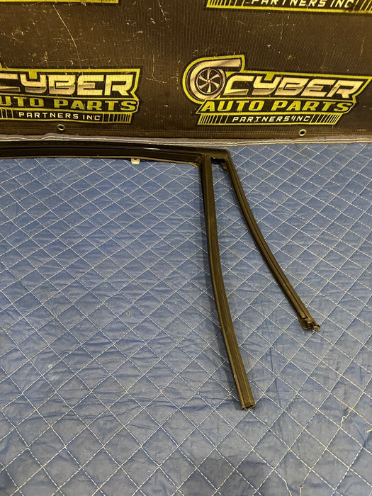 2024 BMW M3 M4 G80 G82 REAR RIGHT RUBBER DOOR SEAL OEM 7407403
