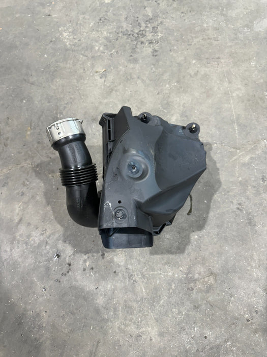 2024 BMW M3 M4 G80 G82 PASSENGER RIGHT AIR INTAKE FILTER ASSEMBLY OEM 8097028