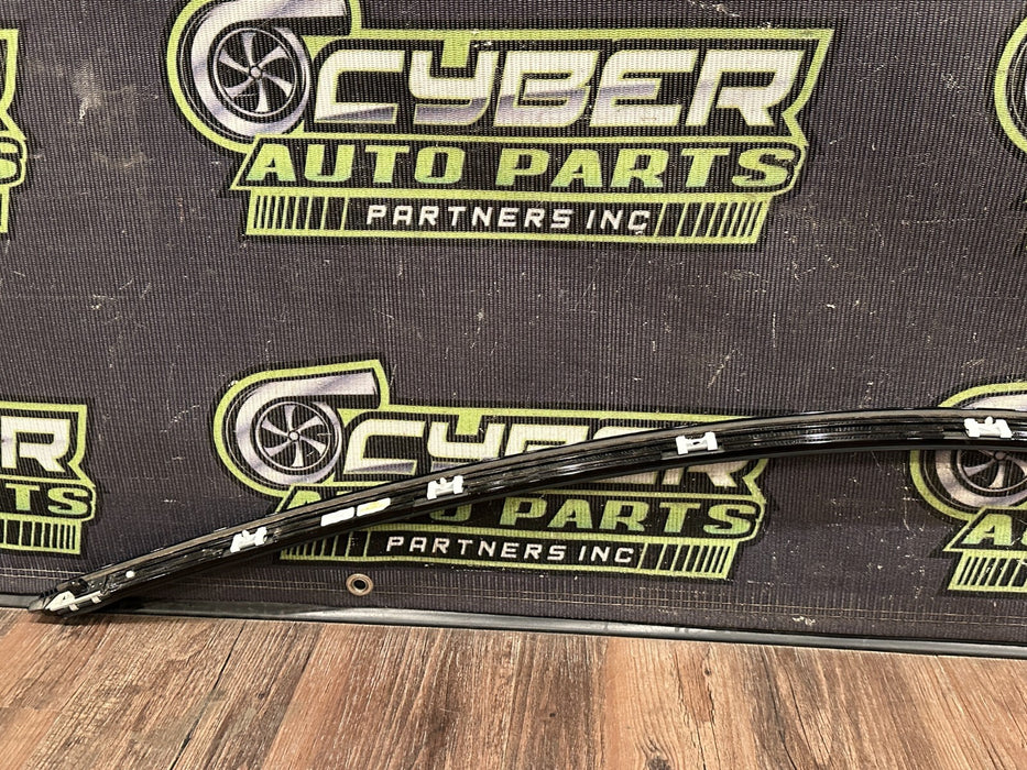 2020 BMW M4 F82 FRONT LEFT DOOR WINDOW FRAME MOULDING OEM