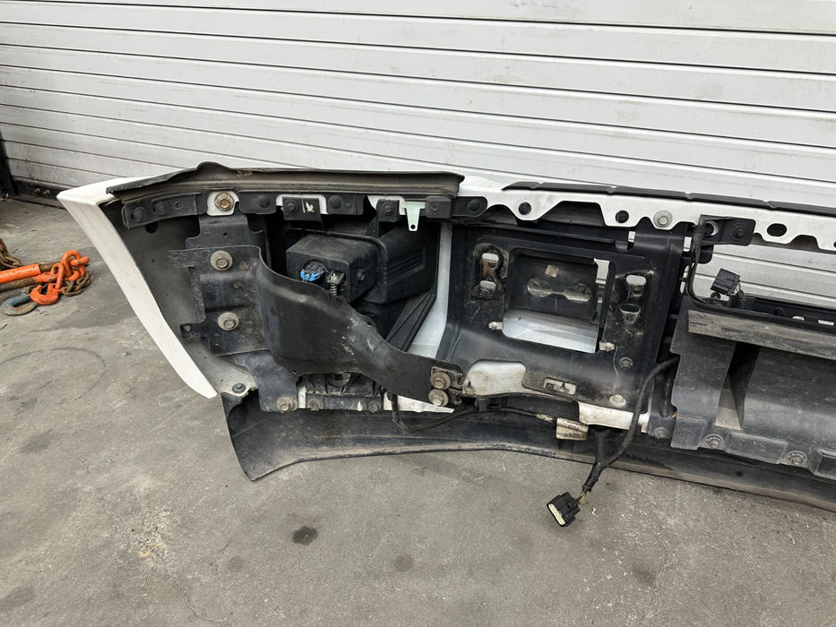 2017-2019 FORD F450 FRONT BUMPER OEM TRI COAT WHITE (UG) *PAINT CHIPS*