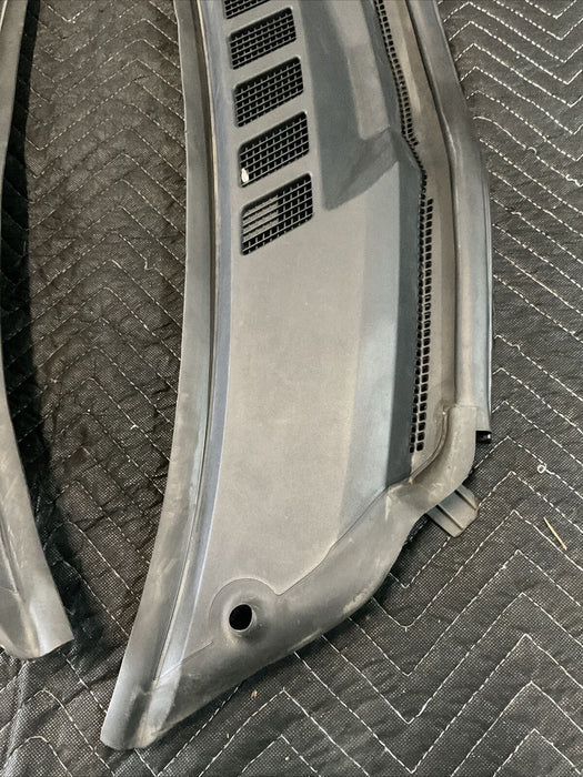 2017 FORD F250 F350 SUPER DUTY WINDSHIELD WIPER VENT COWL PANEL OEM