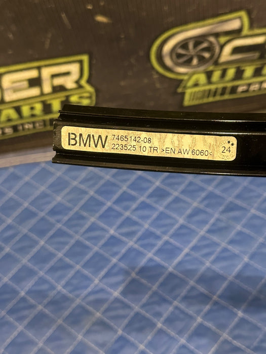 2024 BMW M3 M4 G80 G82 REAR RIGHT DOOR WINDOW STRIP OEM 7465142 08
