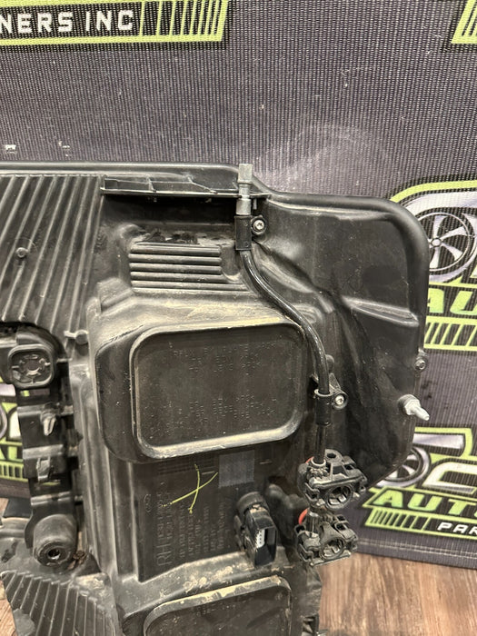 2017 2019 FORD F250 F350 F450 RIGHT PASSENGER HEADLIGHT T LED OEM ~BROKEN TAB~