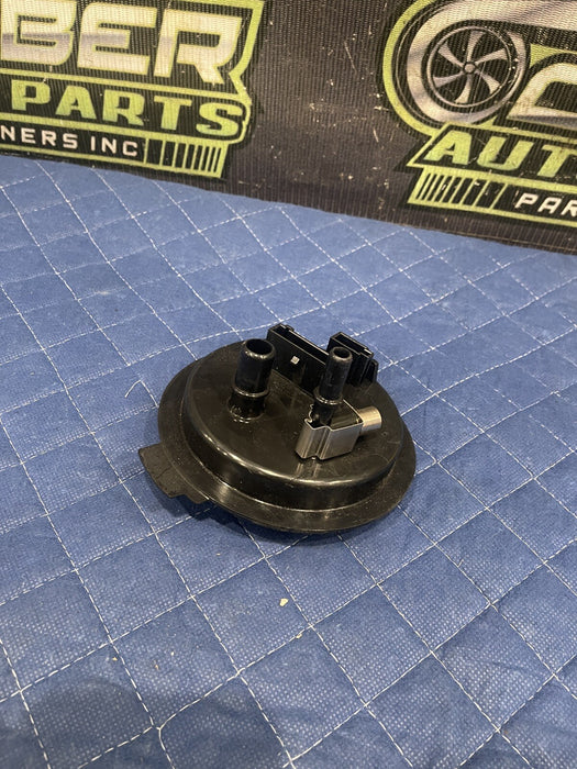 2017 AUDI R8 PLUS RIGHT PASSENGER FUEL TANK TOP HAT FITTINGS 450201319 B