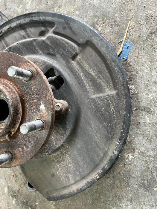 2016 NISSAN TITAN XD FRONT RIGHT SPINDLE KNUCKLE 153358239 OEM