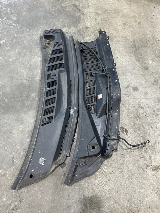 2017-2019 FORD F350 F450 WINDSHIELD COWL TRIM OEM