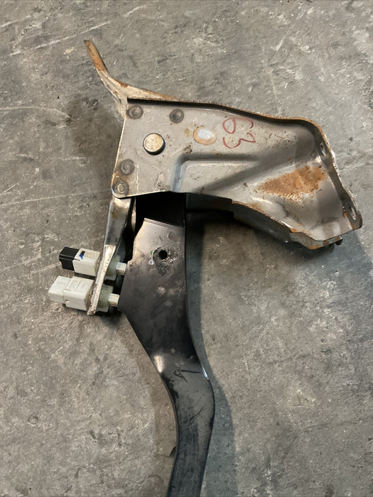2016-2018 NISSAN TITAN XD BRAKE/ STOP PEDAL /BRACKET OEM