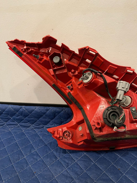2012 NISSAN 370Z CONV REAR PASSENGER RIGHT TAIL LIGHT OEM *CRACKED*
