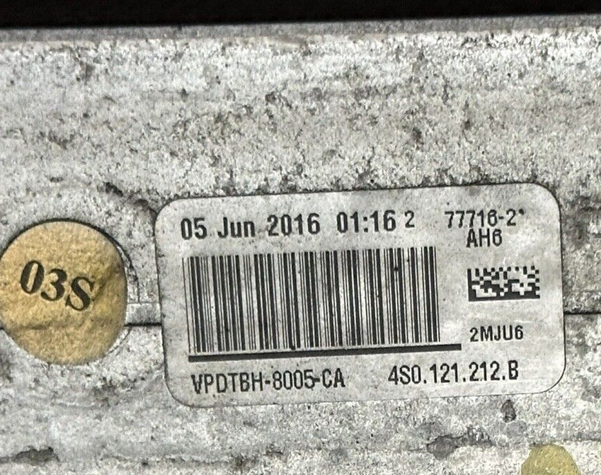 2017 AUDI R8 5.2L V10 REAR RIGHT RADIATOR 4S0 121 212 B 4S0121212B ~DAMAGE~