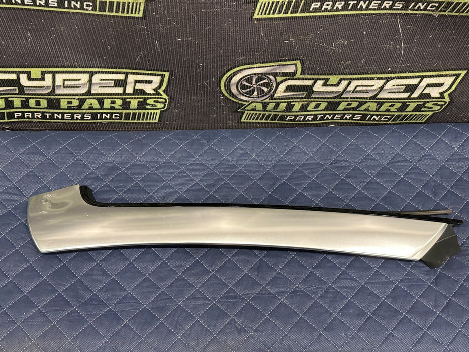 2014 AUDI R8 SPYDER RIGHT WINDSHIELD PILLAR MOLDING TRIM 427 853 266 D ~FLAW~