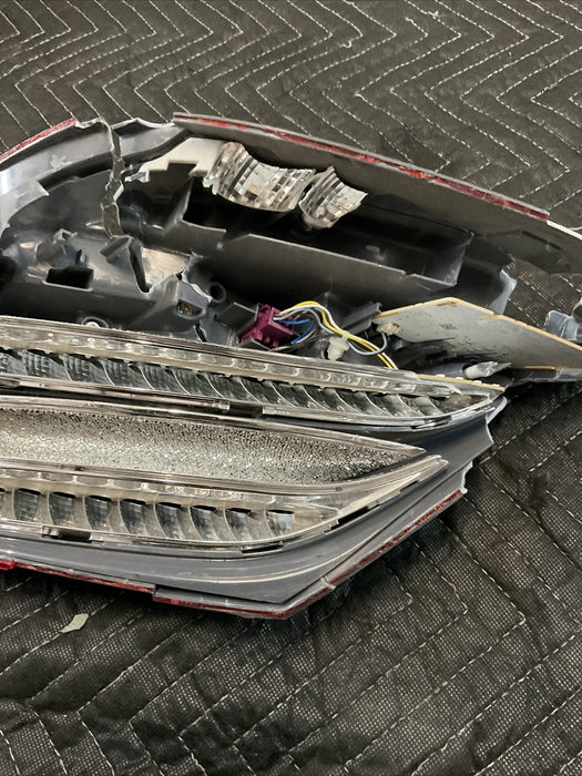 2018-2021 MERCEDES E63S AMG OEM RIGHT TAIL LIGHT ASSEMBLY 213 906 82 00 ~DAMAGE~