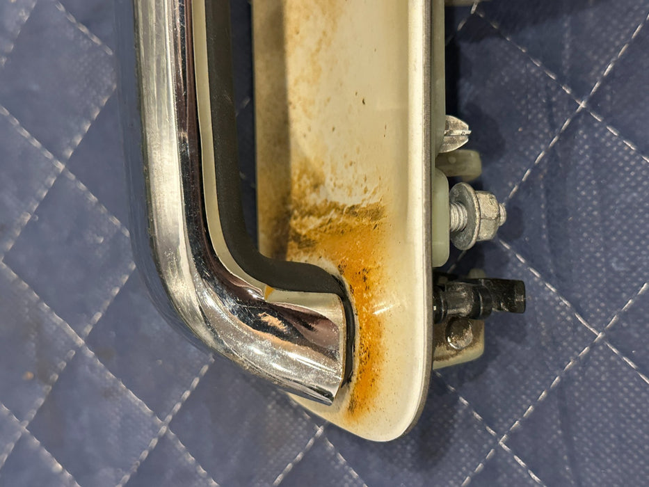 2017-2019 FORD F250 F350 FRONT RIGHT DOOR HANDLE TRI COAT (UG) OEM *BURN DAMAGE*