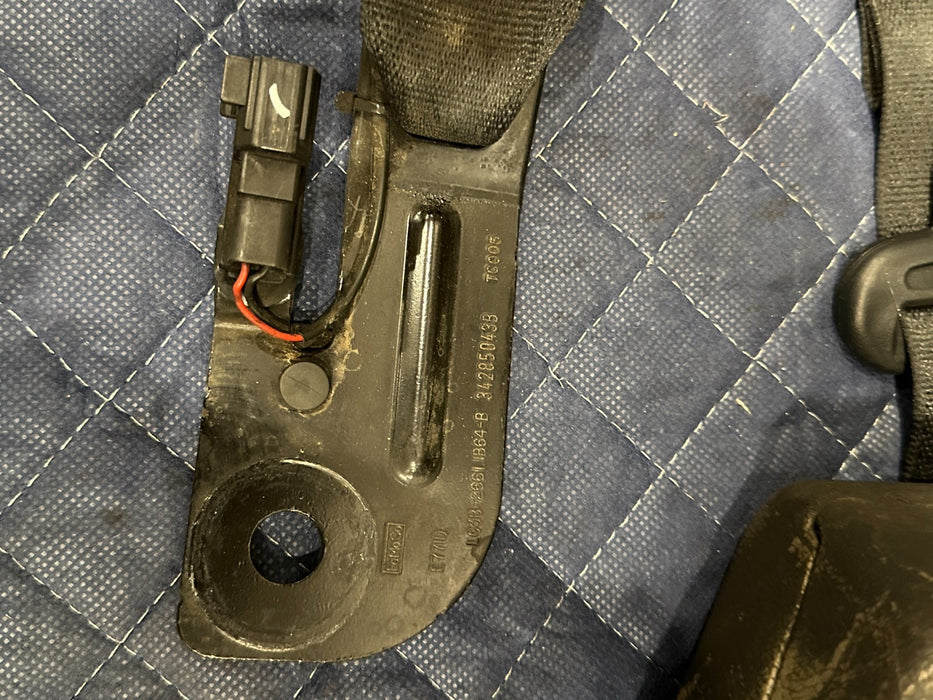 2017-2019 FORD F250 F350 F450 XLT REAR MIDDLE CENTER SEAT BELT SEATBELT OEM WEAR