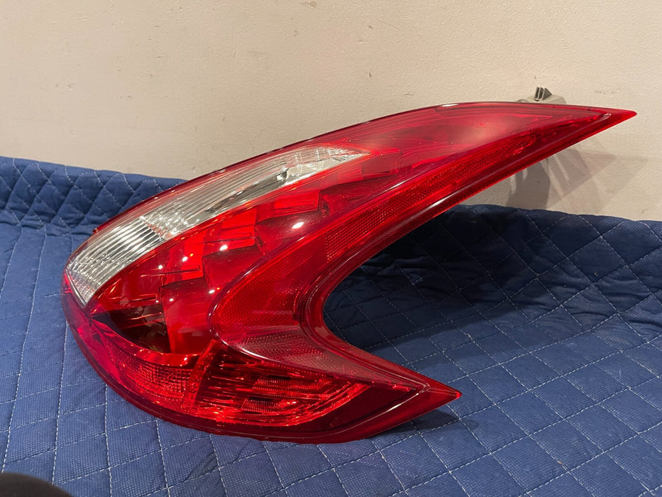 2014 NISSAN 370Z NISMO REAR PASSENGER RIGHT TAIL LIGHT OEM *DAMAGED & CHIPPED*