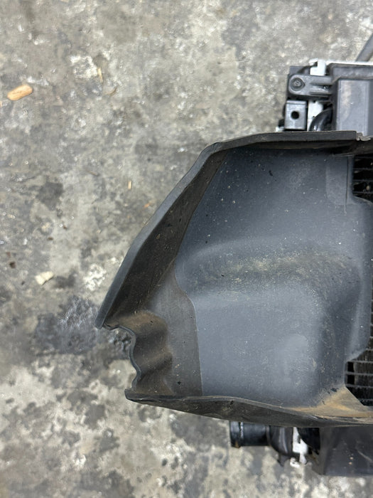 2014 AUDI R8 FRONT DRIVER LEFT RADIATOR 420 121 252 420121252 ASSEMBLY