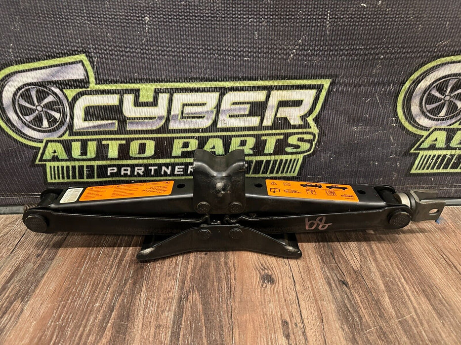 2016 NISSAN TITAN / TITAN XD SPARE TIRE JACK & TOOL KIT OEM