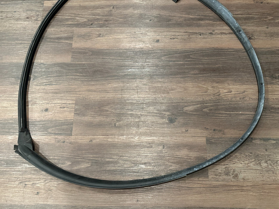 2021 AUDI R8 DRIVER LEFT DOOR WEATHER STRIP SEAL OEM 4S0 837 911