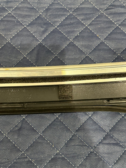 2014 AUDI R8 SPYDER RIGHT WINDSHIELD PILLAR MOLDING TRIM 427 853 266 D ~FLAW~