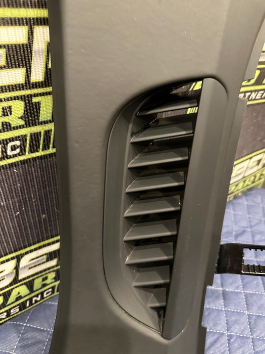 2018 AUDI R8 RIGHT SPYDER PILLAR TRIM COVER PANEL W/ SIDE VENTS 4S7 867 036