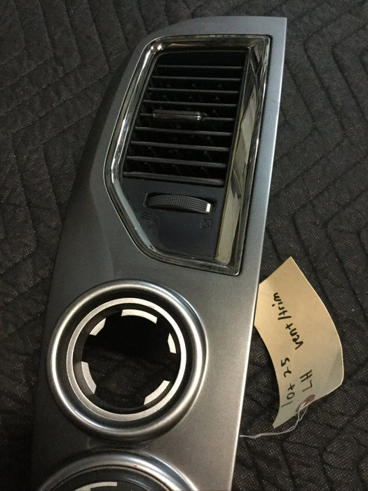 2016 NISSAN TITAN XD DRIVER CENTER AIR VENT WITH TRIM PANEL Lot 25
