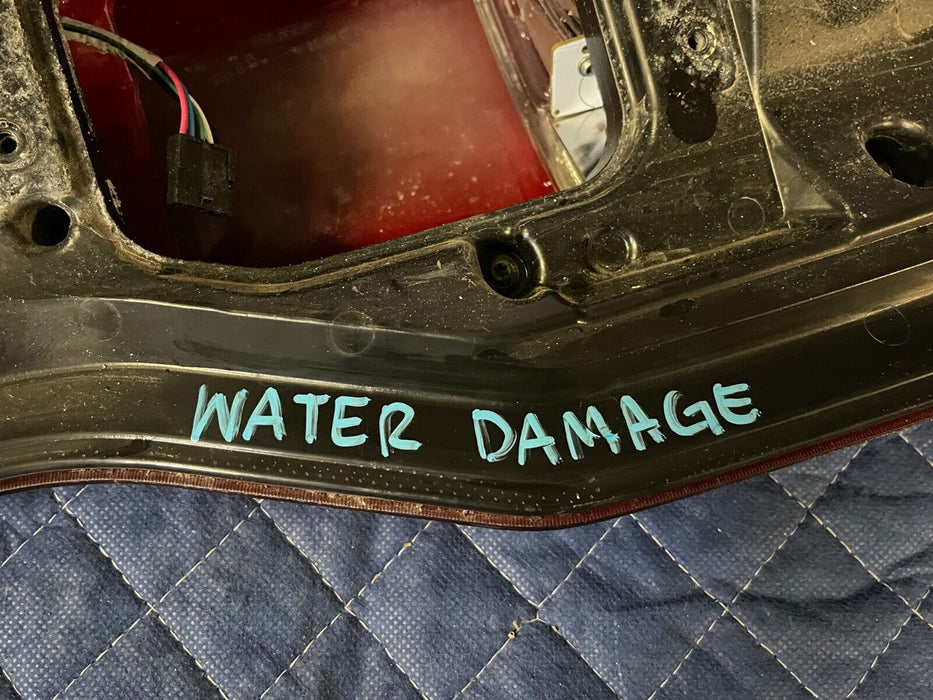 2017-2019 FORD F250 F350 F450 DRIVER LEFT TAILIGHT OEM *WATER DAMAGE*