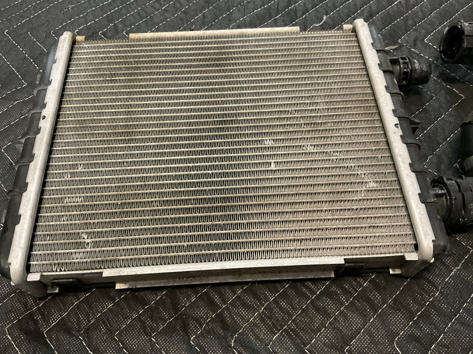 2019-2021 MERCEDES E63S AMG FRONT RIGHT PASSENGER AUXILIARY COOLER 099-500-58-00