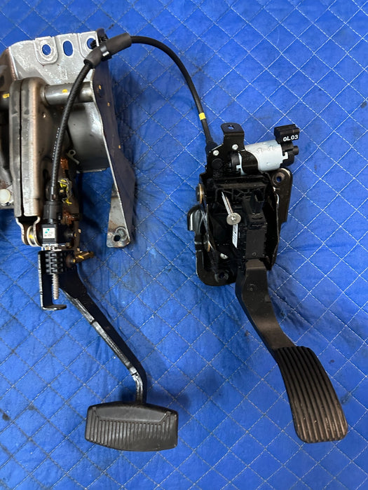 2017 2019 2021 2022 FORD F250 F450 PLATINUM GAS PEDAL & BRAKE PEDAL ASSEMBLY OEM