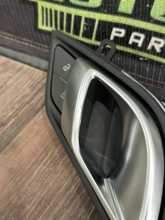 2021 AUDI R8 PASSENGER RIGHT INTERIOR DOOR HANDLE OEM