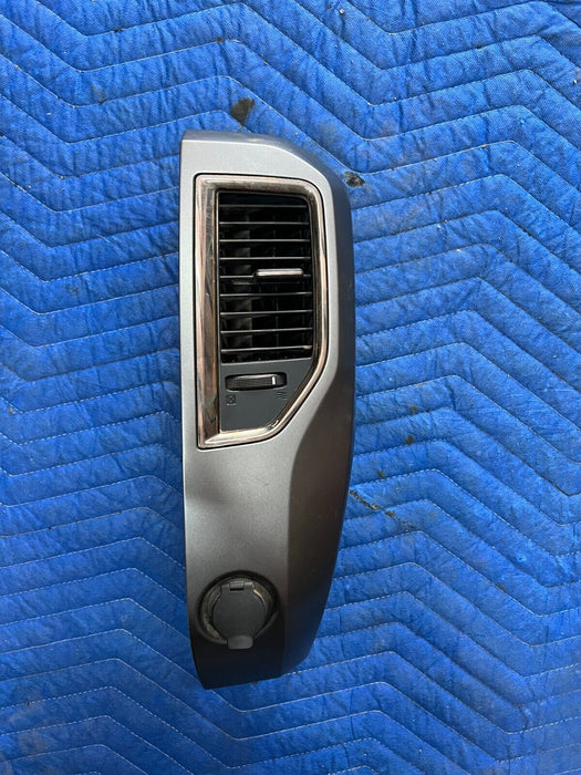 2016 2019 NISSAN TITAN XD FRONT RIGHT CENTER DASH AIR VENT A/C BEZAL OEM