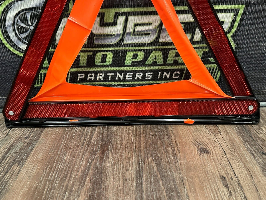 2021 AUDI R8 EMERGENCY WARNING TRIANGLE W CASE OEM 8K0 860 251 B