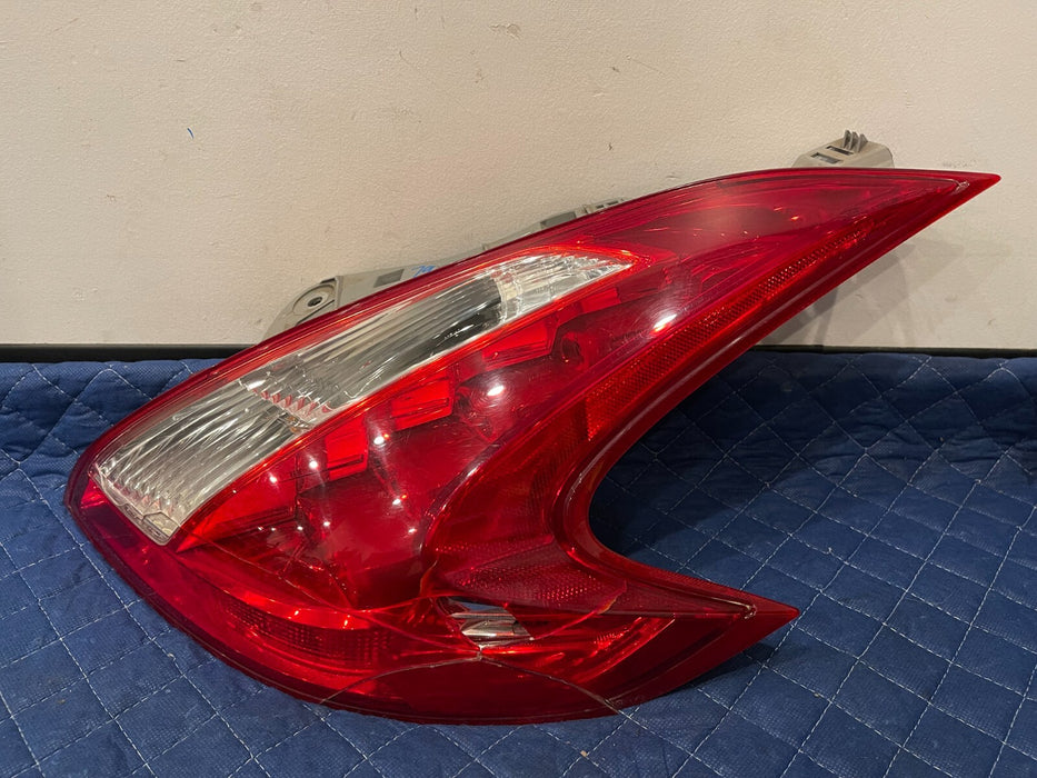 2017 NISSAN 370Z NISMO REAR PASSENGER RIGHT TAIL LIGHT ASSEMBLY OEM *CRACKED*