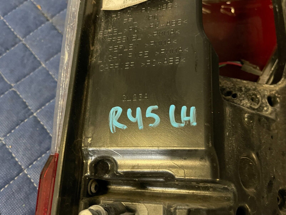 2017-2019 FORD F250 F350 F450 DRIVER LEFT TAILIGHT OEM *WATER DAMAGE*