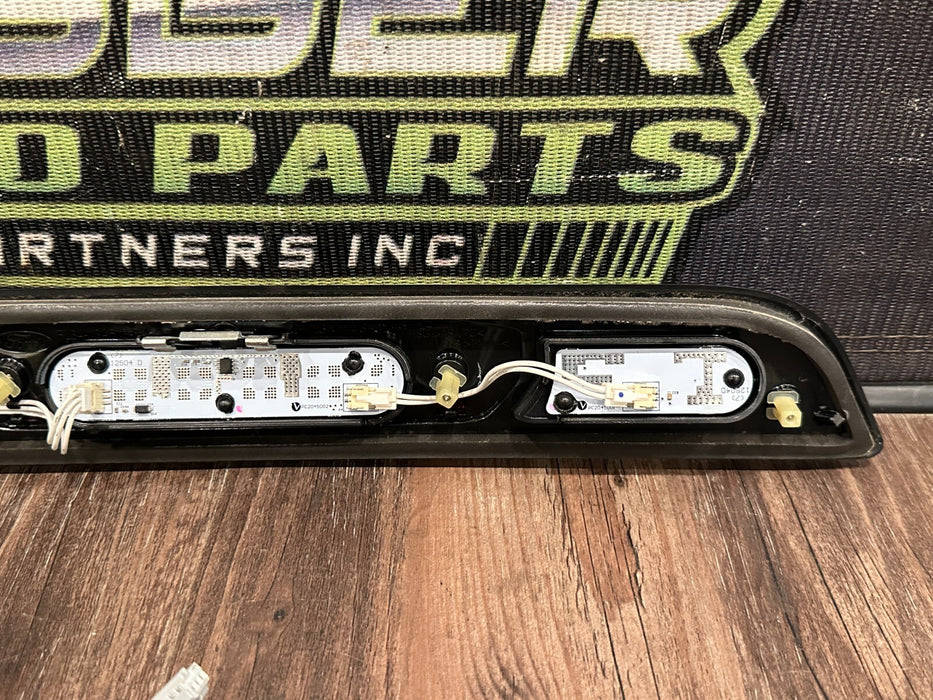 2017-2019 FORD F250 F350 F450 THIRD 3RD BRAKE LIGHT ASSEMBLY W PIGTAIL OEM