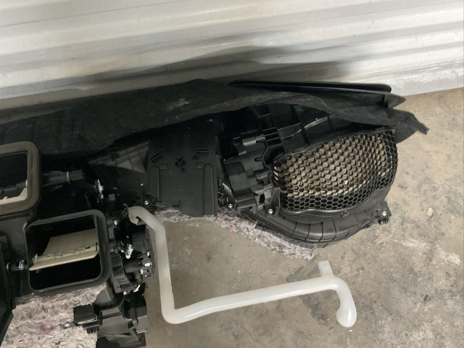 2018-2021 MERCEDES E63S AMG HVAC HEATER CORE AIR DISTRIBUTOR A 213 830 98 00