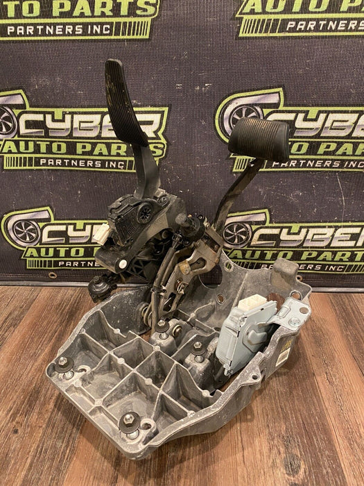 2013-2018 DODGE RAM 3500 BRAKE & GAS/ACCELERATION PEDAL ASSEMBLY OEM 04581765AD