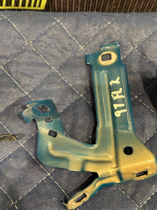 2015-2020 BMW M4 F82 FRONT LEFT FENDER MOUNTING BRACKETS (3) 41 35 8 055 703