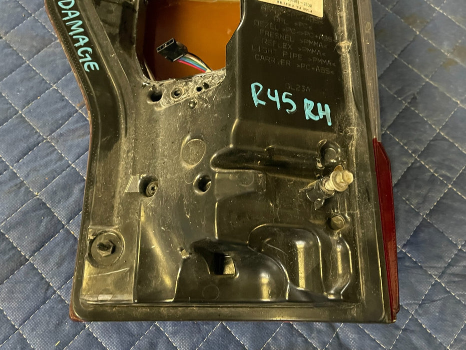 2017-2019 FORD F250 F350 F450 PASSENGER RIGHT TAIL LIGHT OEM *WATER DAMAGE*