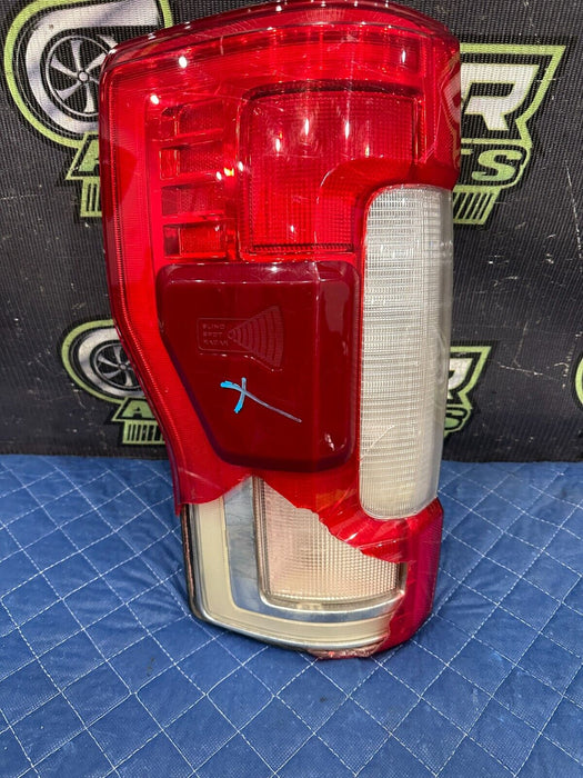 2017-2019 FORD F250 F350 F450 DRIVER LEFT LED TAIL LIGHT OEM *CHIPPED*