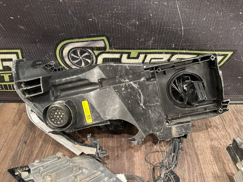 2017 AUDI R8 RIGHT HEADLIGHT OEM *FOR PARTS USE ONLY*