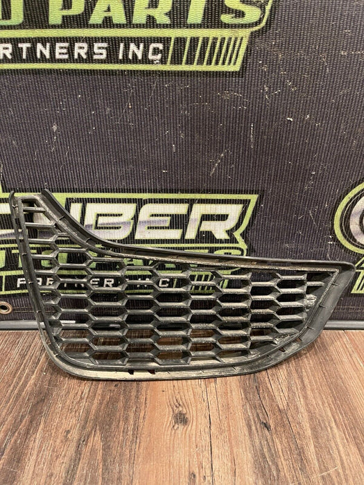 2020 BMW M4 F82 FRONT BUMPER GRILLES OEM (NOT COMPLETE SET/READ)