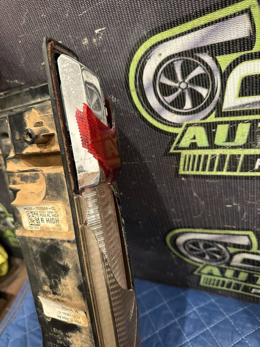 2017- 2019 FORD F250 F350 F450 PASSENGER RIGHT LED TAIL LIGHT OEM *PARTS ONLY*