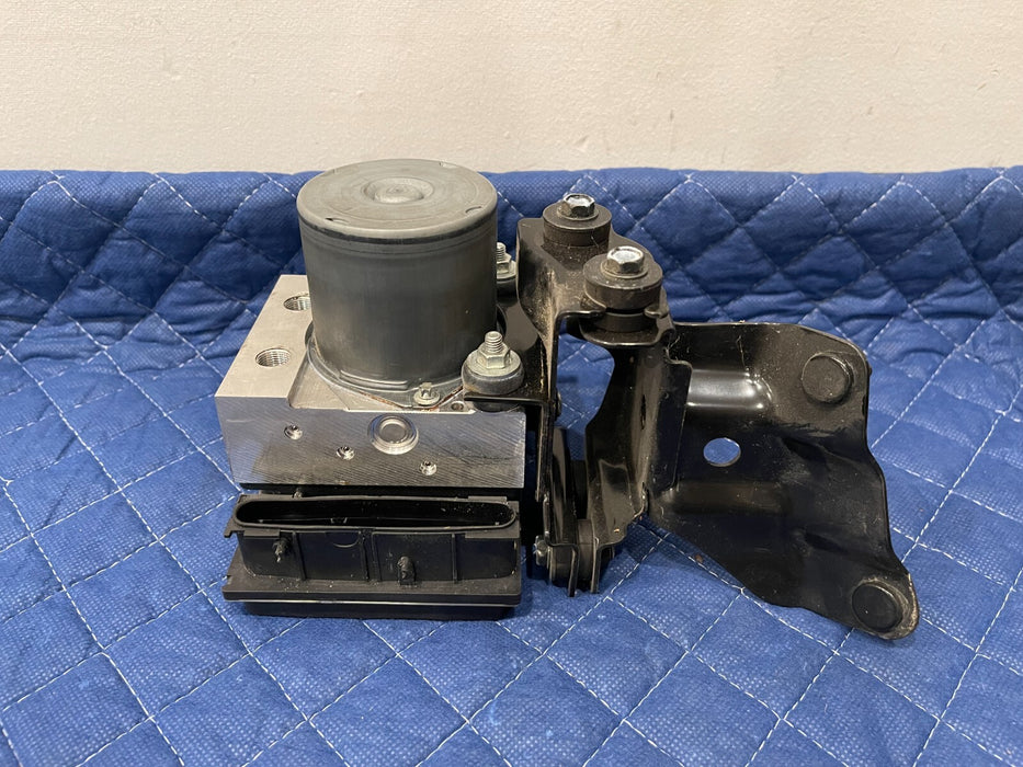 2014 NISSAN 370Z NISMO ABS ANTI LOCK BRAKE ACTUATOR PUMP W BRACKET OEM 44K MILES