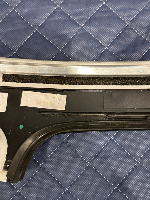 2014 AUDI R8 SPYDER RIGHT WINDSHIELD PILLAR MOLDING TRIM 427 853 266 D ~FLAW~