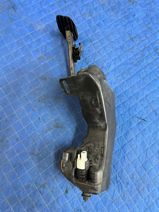 2015 MERCEDES C63S AMG WINDSHIELD WASHER FLUID TANK W/NECK 2058600860 OEM