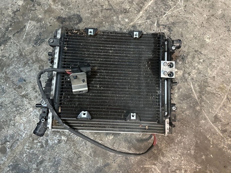 2014 AUDI R8 FRONT DRIVER LEFT RADIATOR 420 121 281 420121281 ASSEMBLY ~READ~