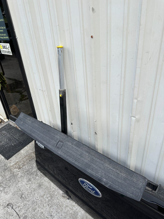 2023 2024 FORD F250 F350 F450 LARIAT POWER TAILGATE W/ STEP OEM GENUINE BLACK