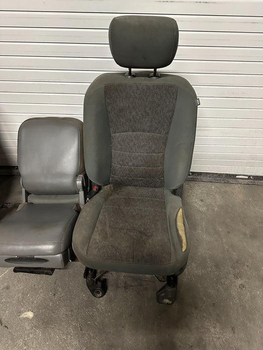 2015 2016 2017 2018 RAM 2500 3500 BIG HORN FRONT SEATS W/ JUMP SEAT CONSOLE OEM